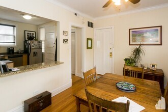 3538 W Grace St, Unit 2E in Chicago, IL - Building Photo - Building Photo