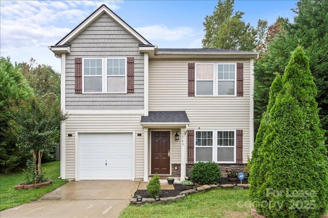1548 Logan Patrick Court in Gastonia, NC - Foto de edificio