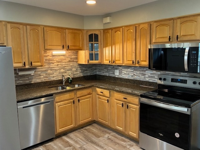 property at 1708 W Belle Plaine Ave