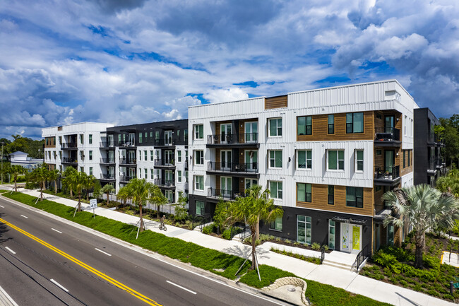 Hite & Notch Apartments in Tampa, FL - Foto de edificio - Building Photo