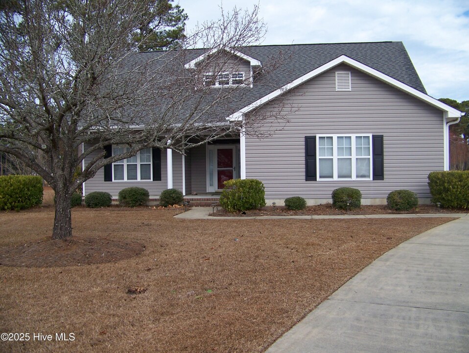 206 Slow Ln in Morehead City, NC - Building Photo