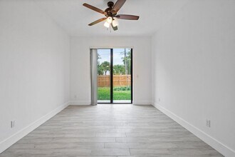 911 8th St in West Palm Beach, FL - Foto de edificio - Building Photo
