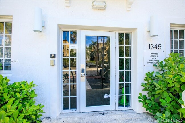 1345 Pennsylvania Ave-Unit -B1 in Miami Beach, FL - Building Photo - Building Photo
