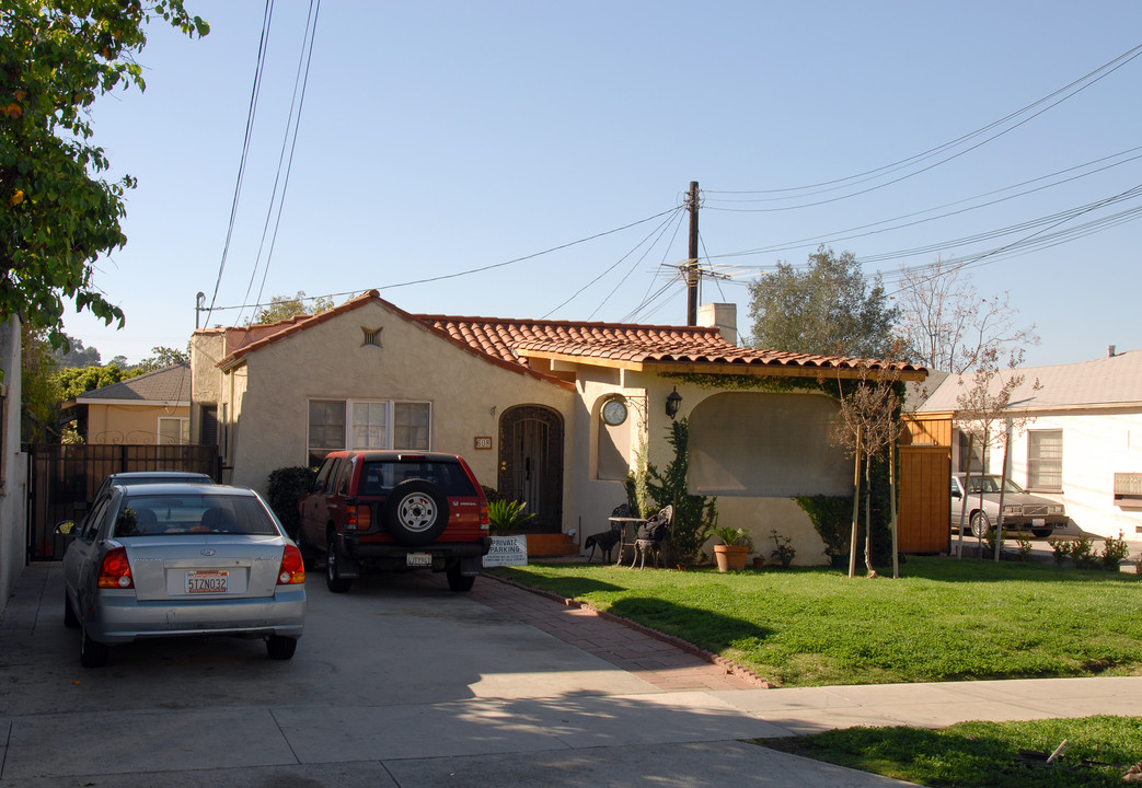 608 E Windsor Rd in Glendale, CA - Building Photo