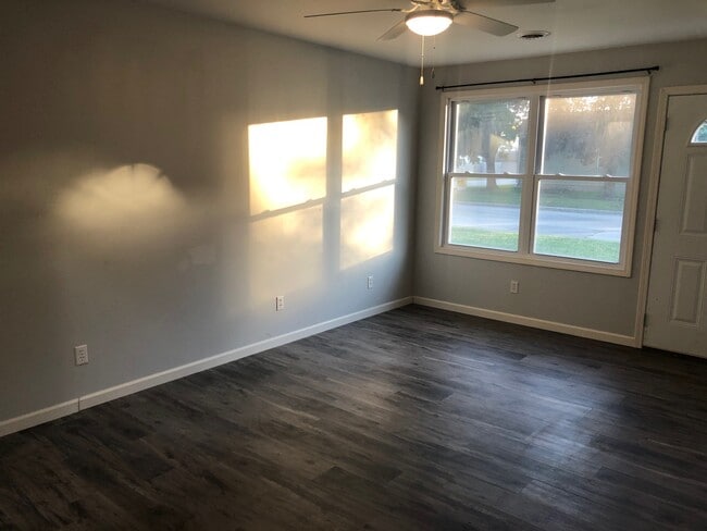 305 N Butler St in Lincoln, IL - Building Photo - Building Photo