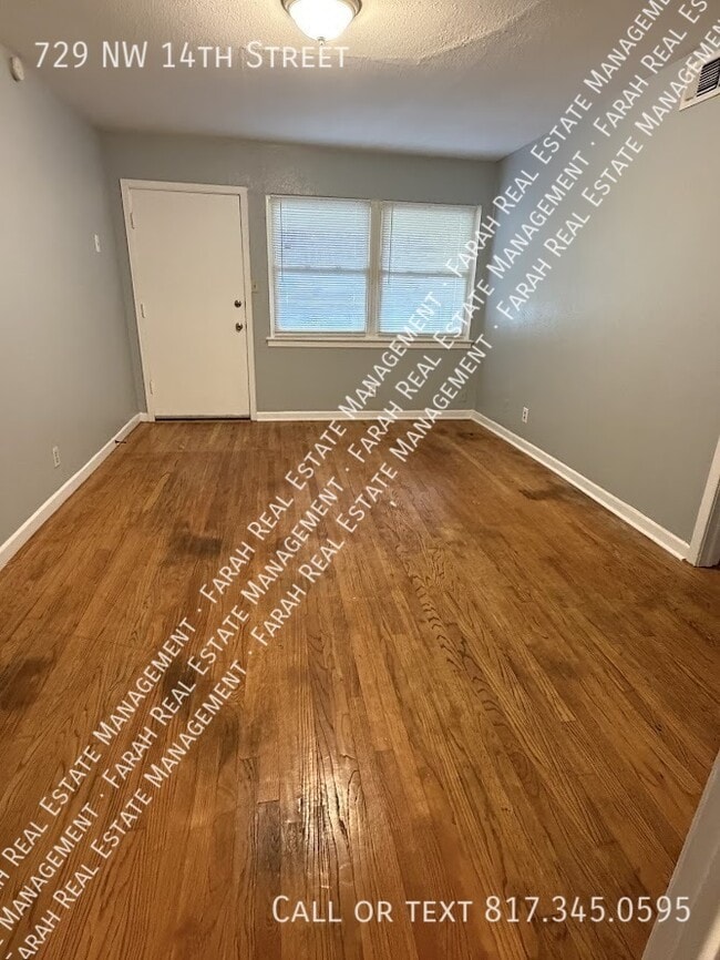 729 NW 14th St in Grand Prairie, TX - Building Photo - Building Photo