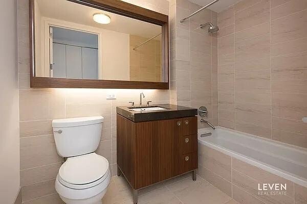 57 Reade St in New York, NY - Building Photo - Building Photo