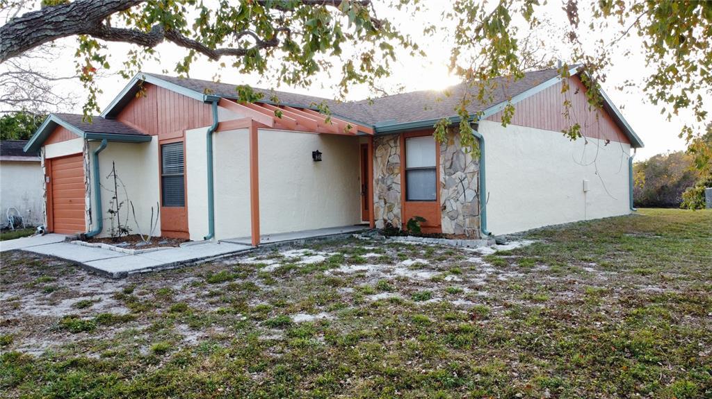 718 Merlins Ct in Tarpon Springs, FL - Building Photo