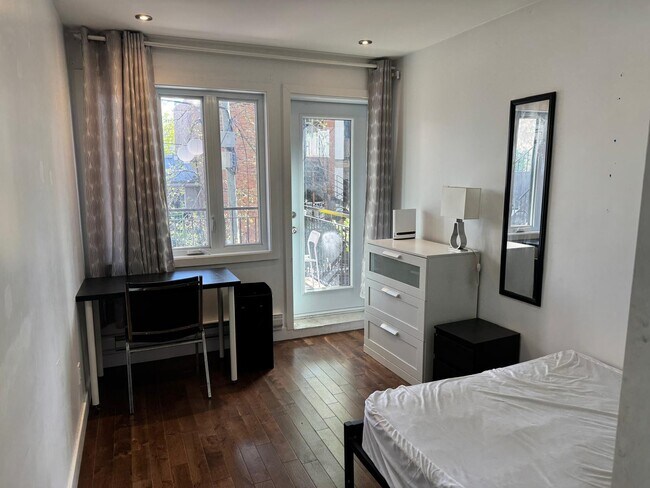 4411 Saint Laurent Boul in Montréal, QC - Building Photo - Building Photo