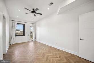 2012 D St NE in Washington, DC - Building Photo - Building Photo