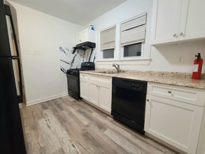 1021 Harrison Ave in Roselle, NJ - Foto de edificio - Building Photo