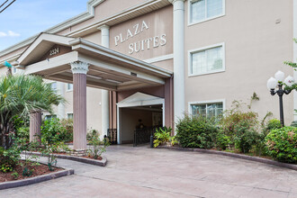 La Plaza Apartments - Fully Furnished in Metairie, LA - Building Photo - Building Photo