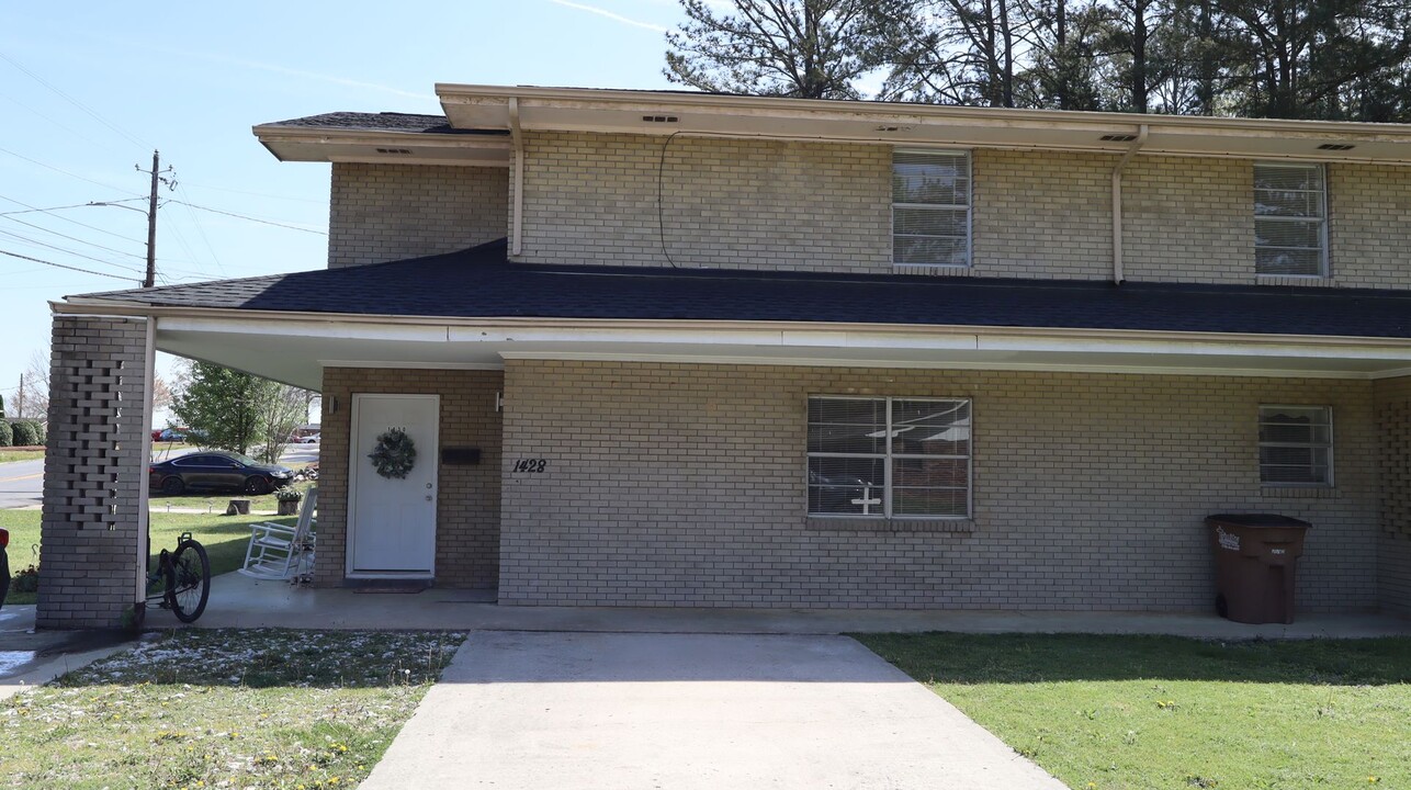 1428 Walston St in Dalton, GA - Building Photo