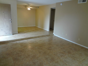 6480 N 82nd St-Unit -1102 in Scottsdale, AZ - Foto de edificio - Building Photo