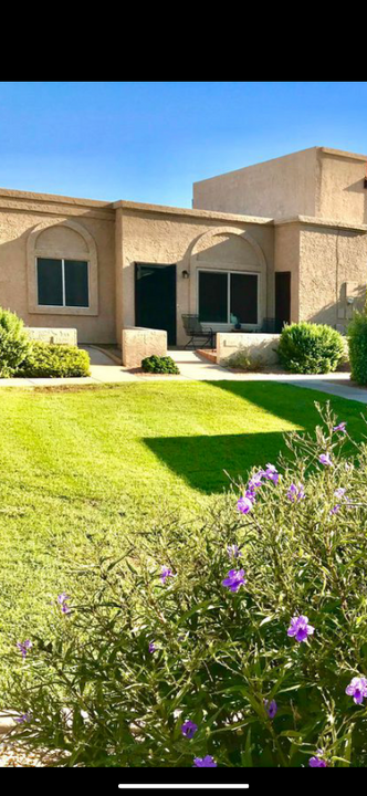 2107 W Yukon Dr in Phoenix, AZ - Building Photo