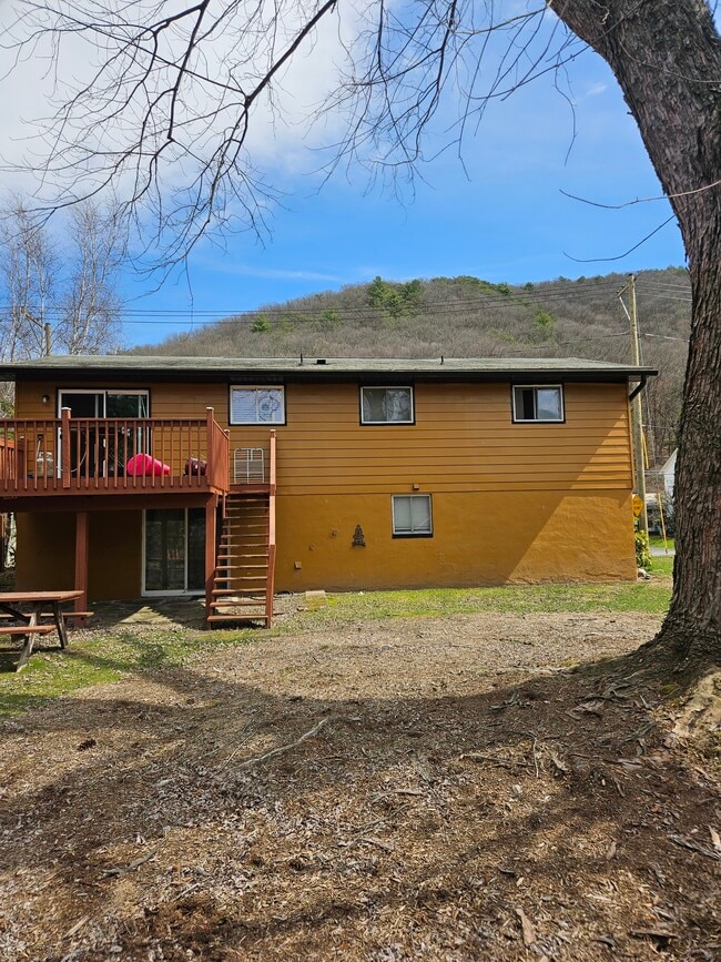 59 Jeanette St in Mocanaqua, PA - Foto de edificio - Building Photo