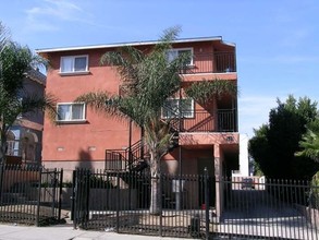 819 S Grand View St in Los Angeles, CA - Building Photo - Building Photo