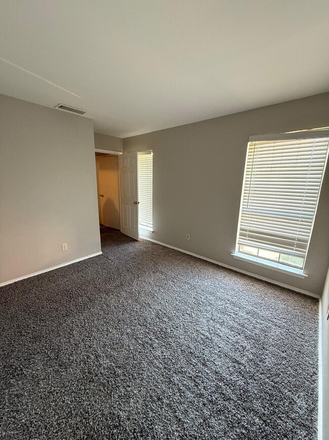 213 Shrum Ct in Irving, TX - Building Photo - Building Photo