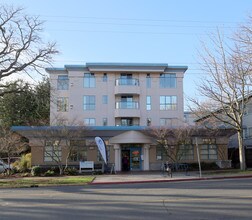 380 Cook St in Victoria, BC - Building Photo - Building Photo