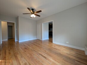 628 W Cornelia Ave, Unit 2e in Chicago, IL - Foto de edificio - Building Photo