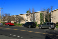 Apartments on Cabot Way in Napa, CA - Foto de edificio - Building Photo