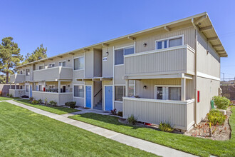 Castle Apartments in Merced, CA - Building Photo - Building Photo