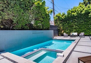 201 Bedford Dr in Beverly Hills, CA - Building Photo - Building Photo