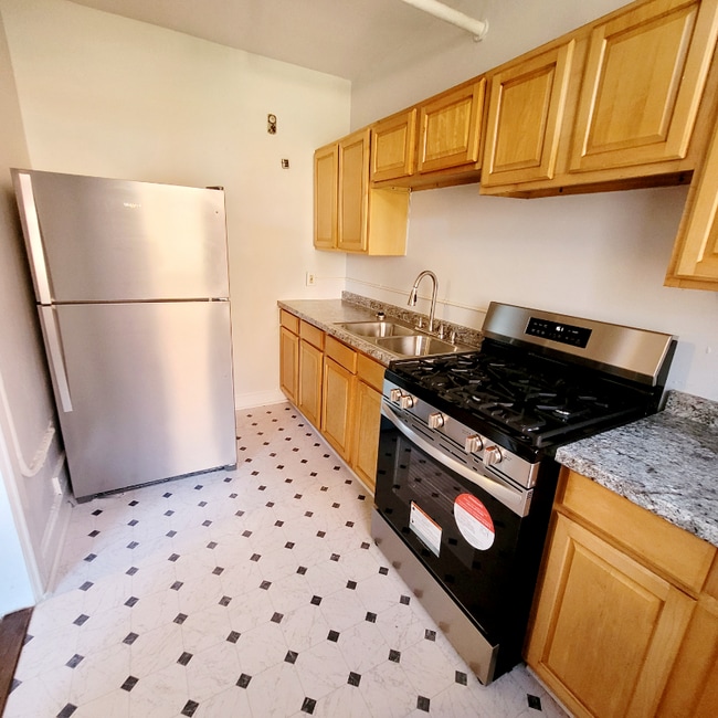 1611 Hampton Blvd in Norfolk, VA - Foto de edificio - Building Photo