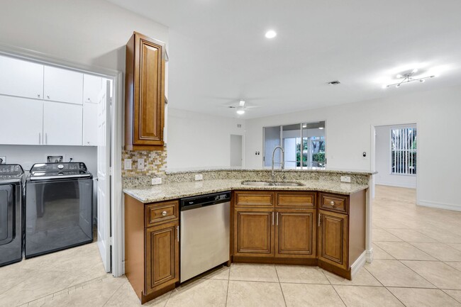 238 Stanhope Cir in Naples, FL - Building Photo - Building Photo