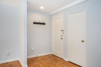 30 Outlook Ave in West Hartford, CT - Building Photo - Building Photo