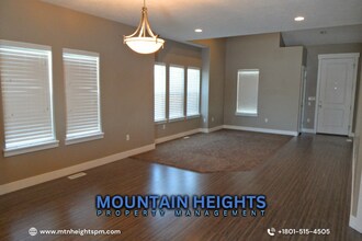 954 Delorean Ln in Midvale, UT - Building Photo - Building Photo
