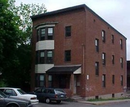 61-67 E Main St in Middletown, CT - Foto de edificio - Building Photo