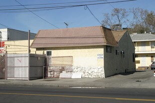 11311 Burbank Blvd in North Hollywood, CA - Building Photo