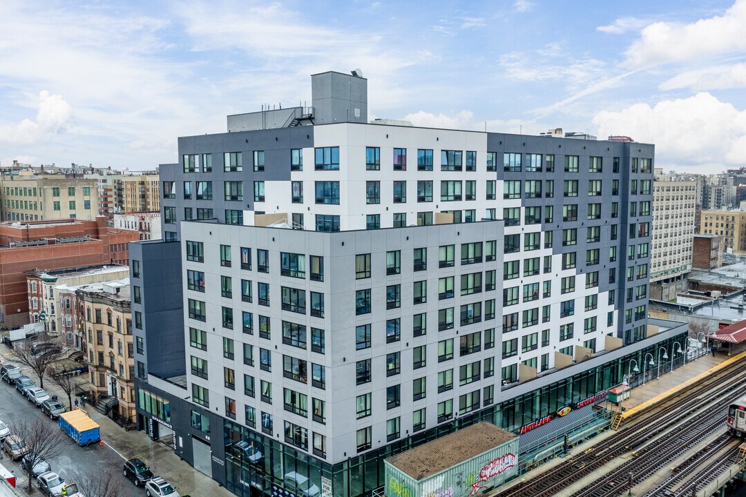 Jerome Parc in Bronx, NY - Foto de edificio