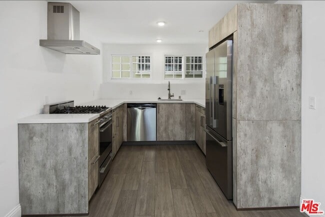 1105 Alta Loma Rd in West Hollywood, CA - Building Photo - Building Photo