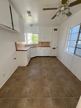 249 W Linden Ave, Unit A in Burbank, CA - Building Photo - Building Photo