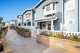 231 Aviation Pl in Manhattan Beach, CA - Building Photo - Building Photo