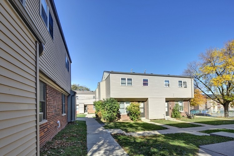 Cleveland Terrace Apartments in Milwaukee, WI - Building Photo