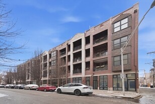 2114 W Rice St, Unit A4 in Chicago, IL - Building Photo