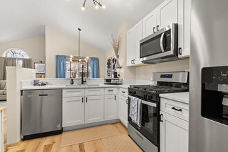 1774 Middlebury Dr in Aurora, IL - Building Photo - Building Photo
