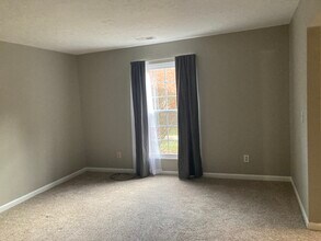 831 Clareridge Ln in Dayton, OH - Foto de edificio - Building Photo