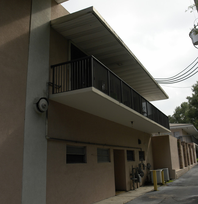 1901 SW 13th St in Gainesville, FL - Foto de edificio - Building Photo