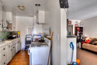 5017 S Figueroa St in Los Angeles, CA - Building Photo - Interior Photo