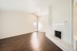 8314 Kensington Dr, Unit 14-105 in Rowlett, TX - Building Photo - Building Photo