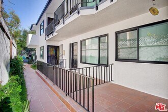 722 Lincoln Blvd in Santa Monica, CA - Foto de edificio - Building Photo
