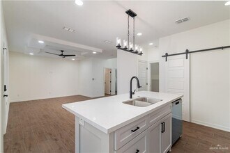 17 N Crown Point in Pharr, TX - Building Photo - Building Photo