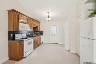 408 E Beech St in Ponchatoula, LA - Foto de edificio - Building Photo