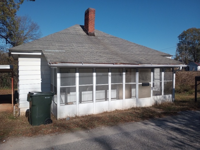 6 Smith St in Honea Path, SC - Building Photo