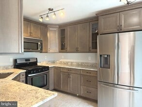 249 Edge Creek Ln in Odenton, MD - Building Photo - Building Photo