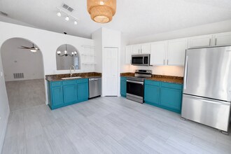 6634 Gentle Oaks Dr W in Jacksonville, FL - Building Photo - Building Photo